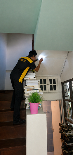 ตรวจเช็คใต้บันได